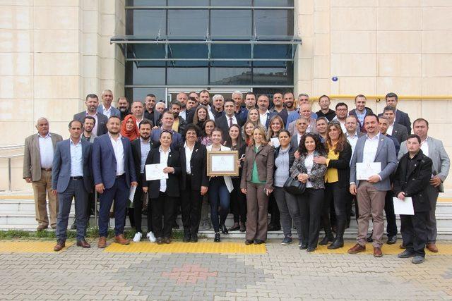 Menderes&rsquo;te Başkan Kayalar mazbatasını aldı, g&ouml;revine başladı 1