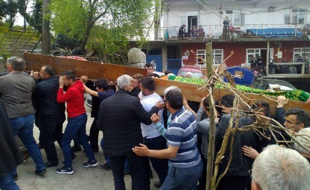 Aynı gün ölen 57 yıllık karı koca beraber toprağa verildi