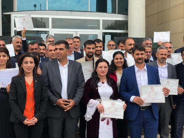Cizre'de HDP'li Mehmet Zırığ, mazbatasını aldı