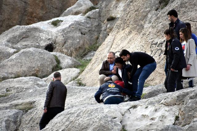 Suriyeli kız kayalıklarda intihar girişiminde bulundu