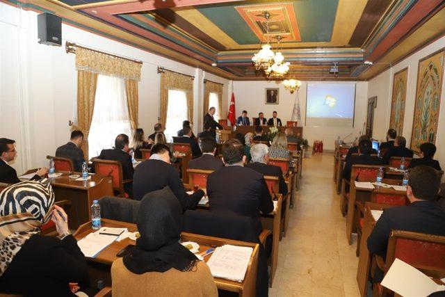 Nevşehir Belediye Meclisi, ilk toplantısını Rasim Arı başkanlığında gerçekleştirdi