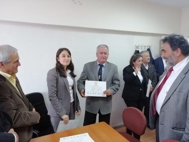 Erdek Belediye Başkanı Hüseyin Sarı mazbatasını aldı