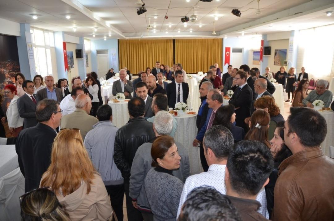 Kuşadası Belediye Başkanı kutlamaları ve tebrik ziyaretlerini iki g&uuml;nle sınırlı tuttu