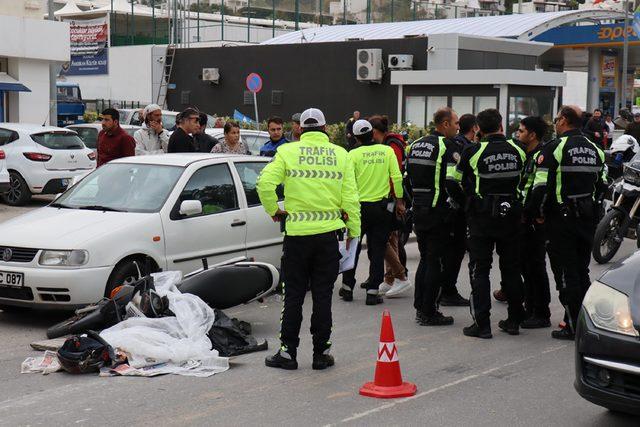 Kadın motosikletli beton mikseri altında kaldı