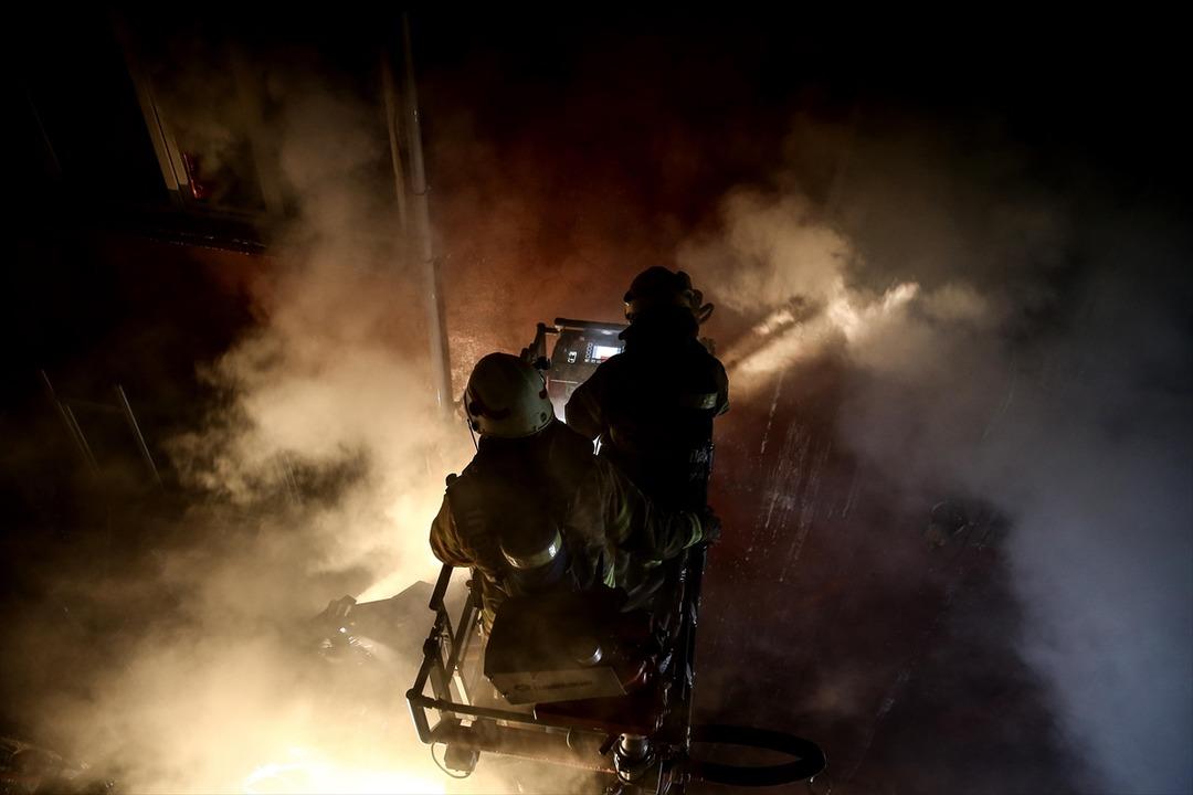 5 katlı binada &ccedil;ıkan yangın korkuttu!