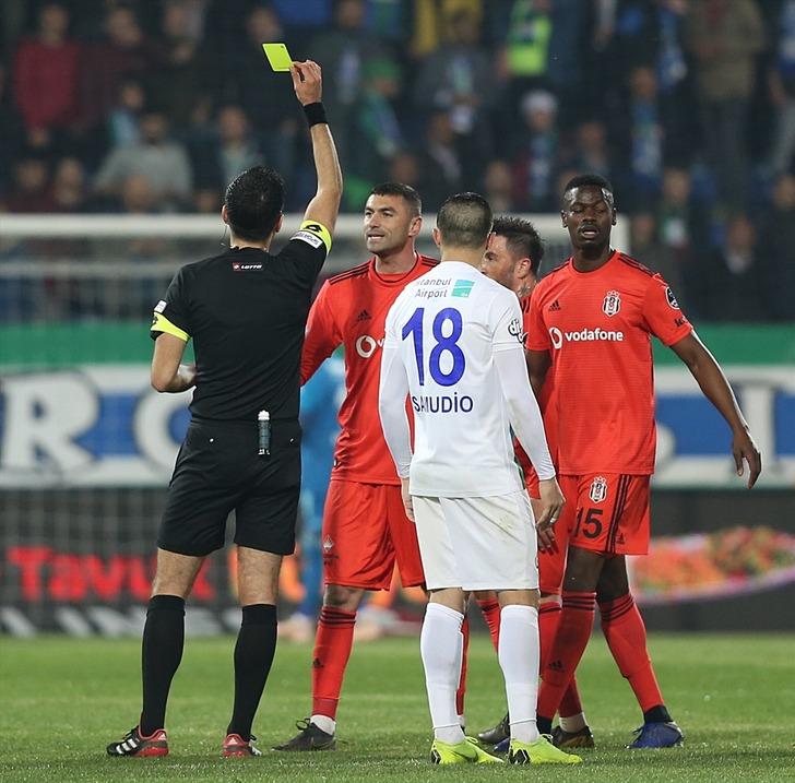 Yaşanan kısa süreli gerilim ardından Beşiktaş Teknik Direktörü Şenol Güneş, Burak Yılmaz'a sakin olması yönünde telkinde bulundu.