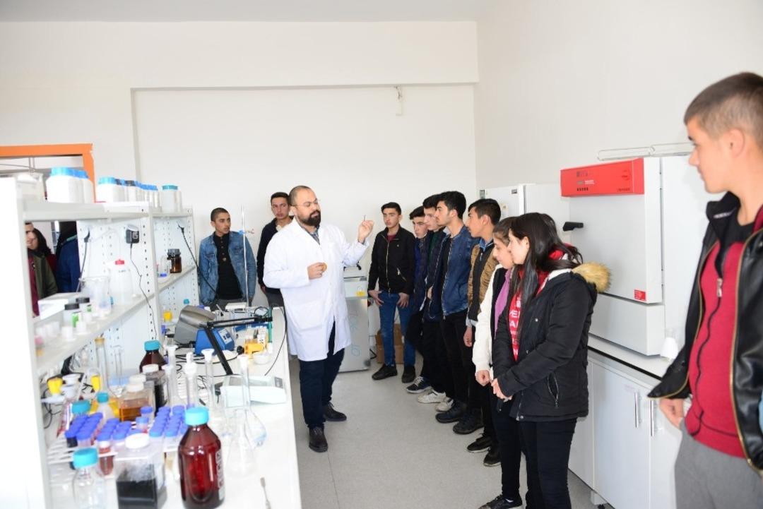 &ldquo;1 &Ccedil;ocuk 1 D&uuml;nya Projesi&rdquo;nden anlamlı etkinlik