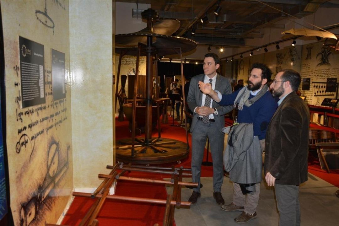 Leonardo Da Vinci icatları sergisi İzmir&rsquo;de a&ccedil;ıldı