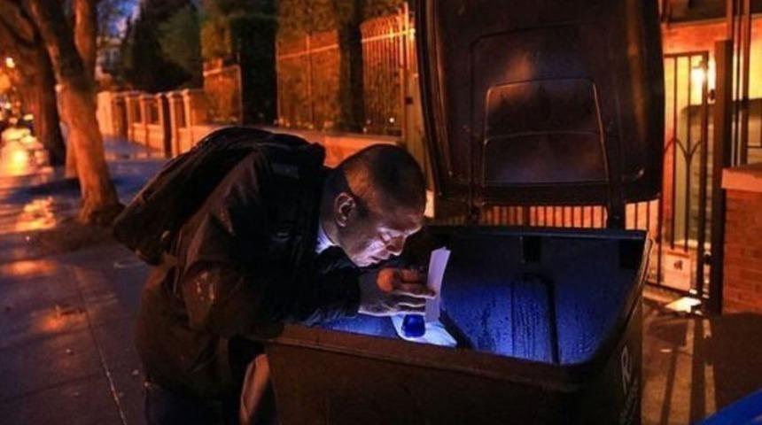 O iş adamın çöp kutusuna dadandı! Geçimini böyle sağlıyor