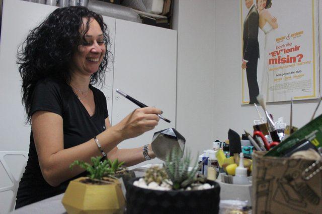 El yapımı beton saksıdaki sukulentler, evleri ve ofisleri s&uuml;sl&uuml;yor 3