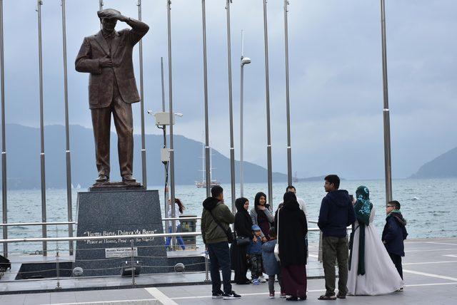 orta-dogulu-turistlerin-ataturk-sevgisi_6117_dhaphoto1