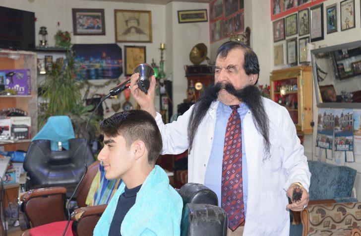 Uzunluğunu duyan şaşırmadan edemiyor! 50 yıldır hiç kesmiyor G1