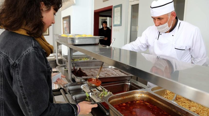 GA&Uuml;N&rsquo;de &Ccedil;&ouml;lyak hastaları i&ccedil;in &ouml;zel men&uuml;