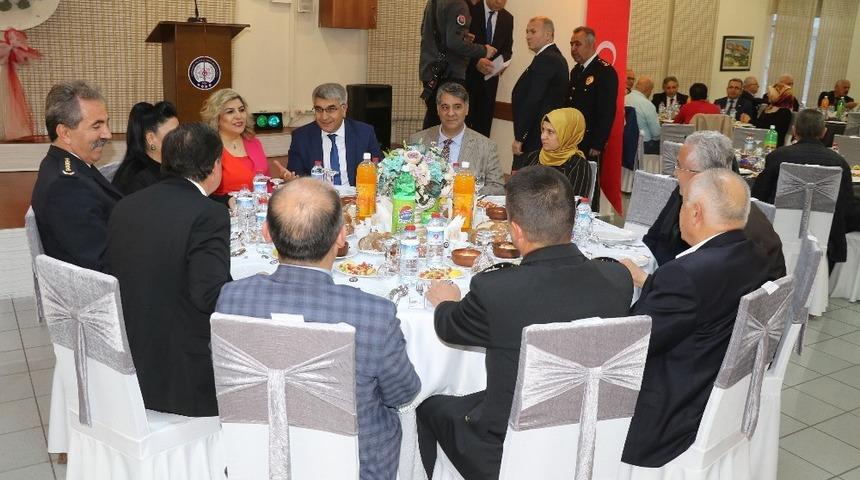 Şehit ve gazi aileleri onuruna yemek verildi