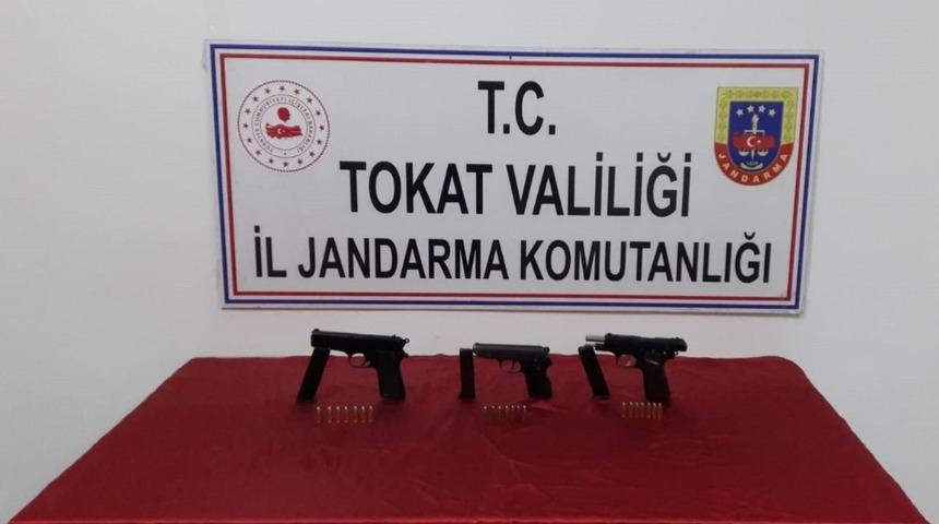 Silahları satamadan yakalandılar