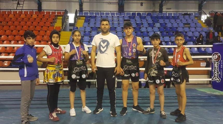 Muaythaiciler K&uuml;tahya&rsquo;dan madalyalarla d&ouml;nd&uuml;