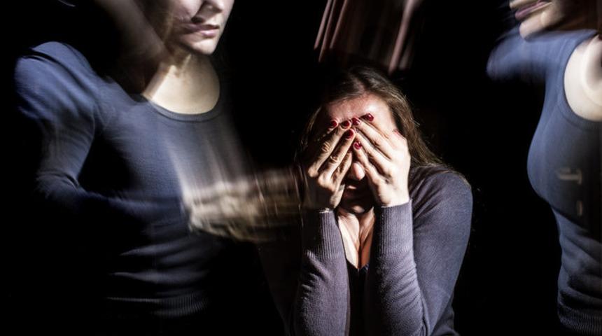 Şizofreni nedir? Şizofreninin üç önemli belirtisi nedir? Şizofreni hastalığı nasıl tedavi edilir?