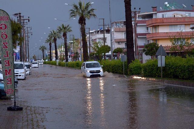 Didim’de şiddetli yağış etkili oldu