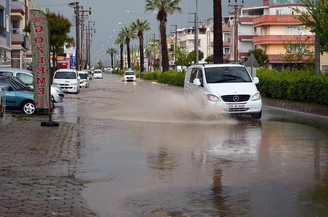 Didim’de şiddetli yağış etkili oldu