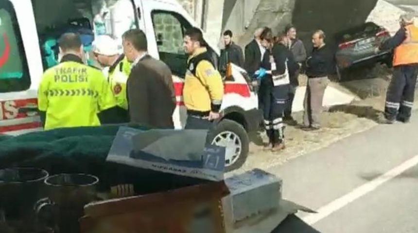 &Uuml;z&uuml;ml&uuml;&rsquo;de trafik kazası: 2 yaralı