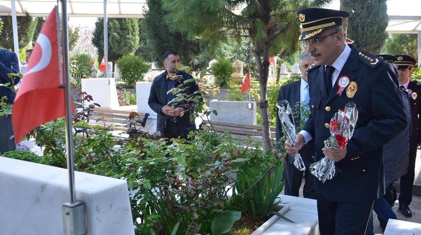 Polis teşkilatından şehitliğe ziyaret