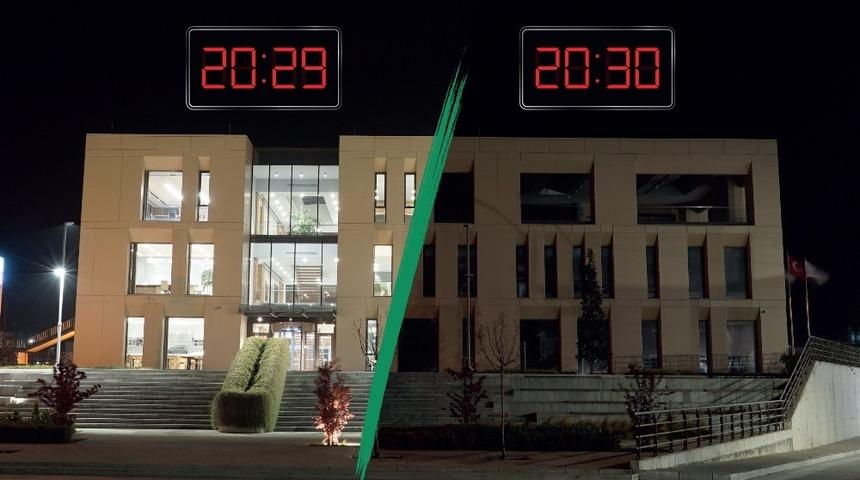 Aksa &ldquo;s&uuml;rd&uuml;r&uuml;lebilir bir gelecek&rdquo; i&ccedil;in bir saat ışıklarını kapattı