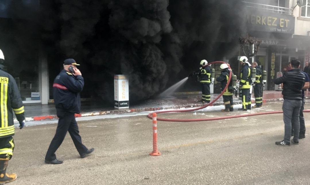Beyaz eşya mağazasındaki yangın paniğe neden oldu