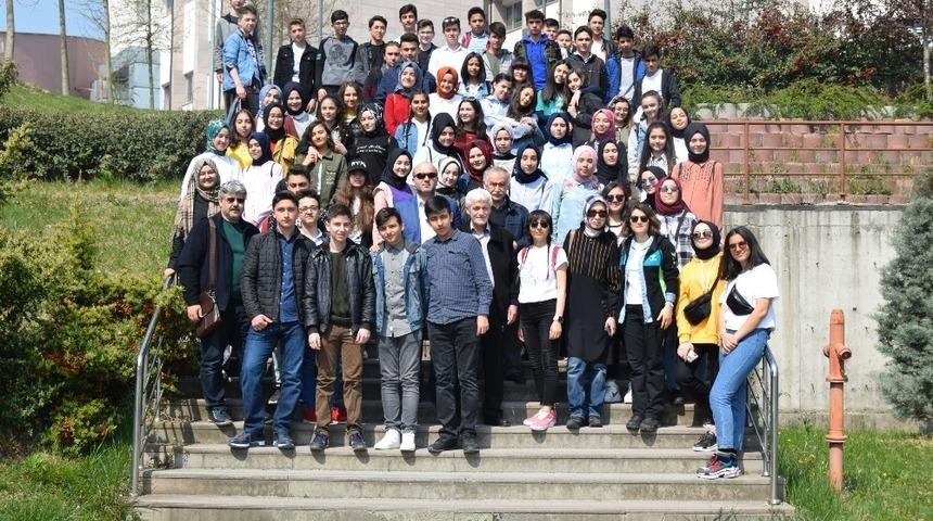 Gerede Hacı Sadık &Ouml;ztosun Anadolu Lisesi &ouml;ğrenvileri D&uuml;zce &Uuml;niversitesi&rsquo;ni gezdi