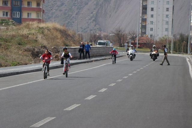 Öğrenciler dereceye girmek için pedal çevirdi