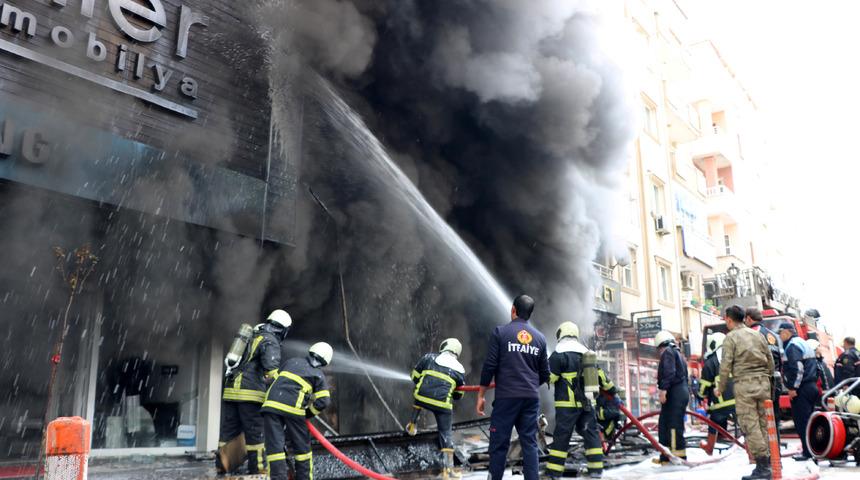 Keşan'da mobilya ve beyaz eşya mağazalarında yangın