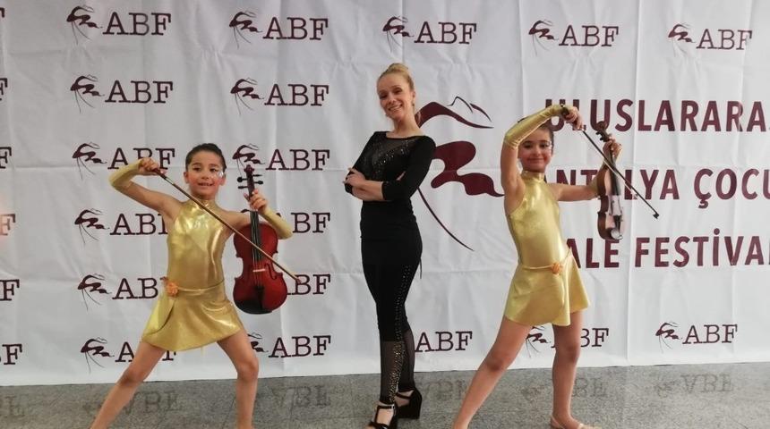 Minik Baleciler Odunpazarı&rsquo;nı Antalya&rsquo;da temsil etti