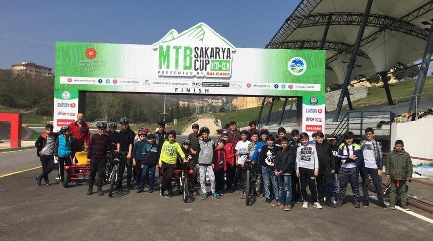 Gen&ccedil; s&uuml;r&uuml;c&uuml;ler Ay&ccedil;i&ccedil;eği Bisiklet Vadisinde