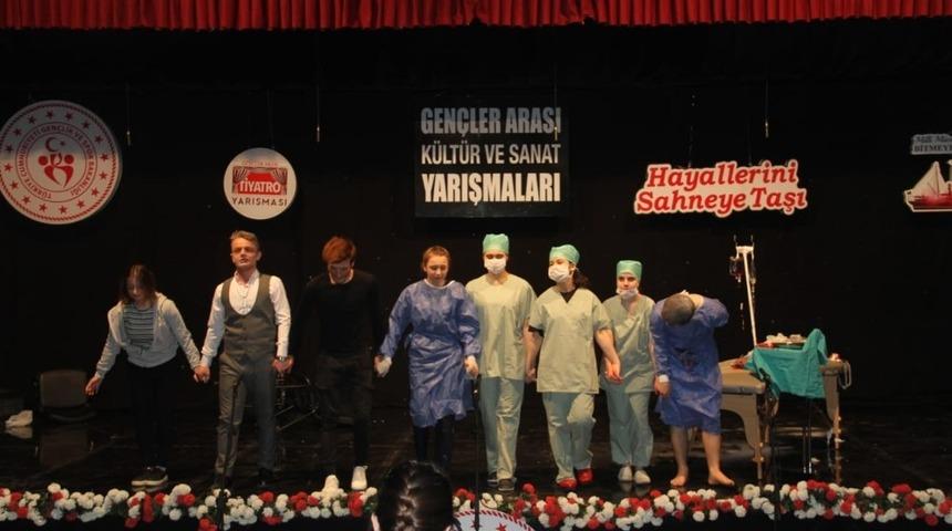 Akyazı Belediyesi Tiyatro Topluluğu Marmara 4&rsquo;&uuml;nc&uuml;s&uuml; oldu