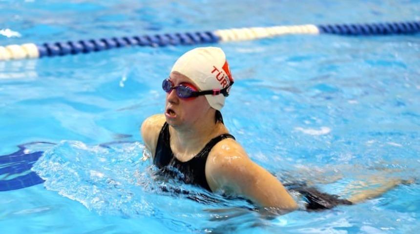 Down Sendromlu Milli Y&uuml;z&uuml;c&uuml; &Ccedil;ağla&rsquo;dan şampiyonada başarı