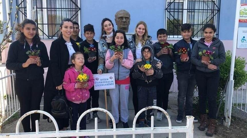 Burhaniye&rsquo;de D&uuml;nya Otizm G&uuml;n&uuml; etkinliği d&uuml;zenlendi