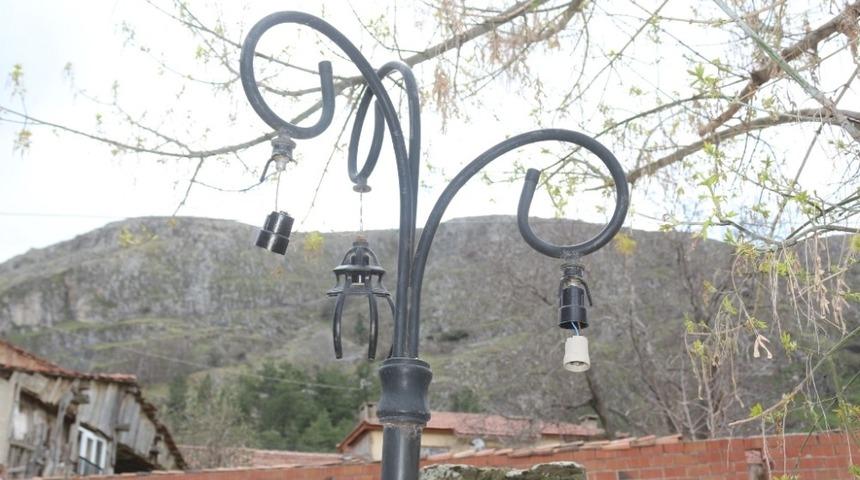 K&ouml;sepınar&rsquo;a maganda saldırısı s&uuml;r&uuml;yor