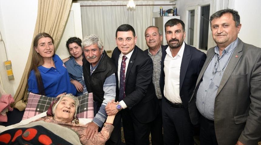 T&uuml;t&uuml;nc&uuml;, mazbatayı aldıktan sonra ev ziyaretlerinde bulundu