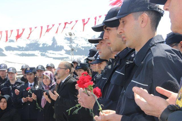 Şehitler mezarları başında anıldı