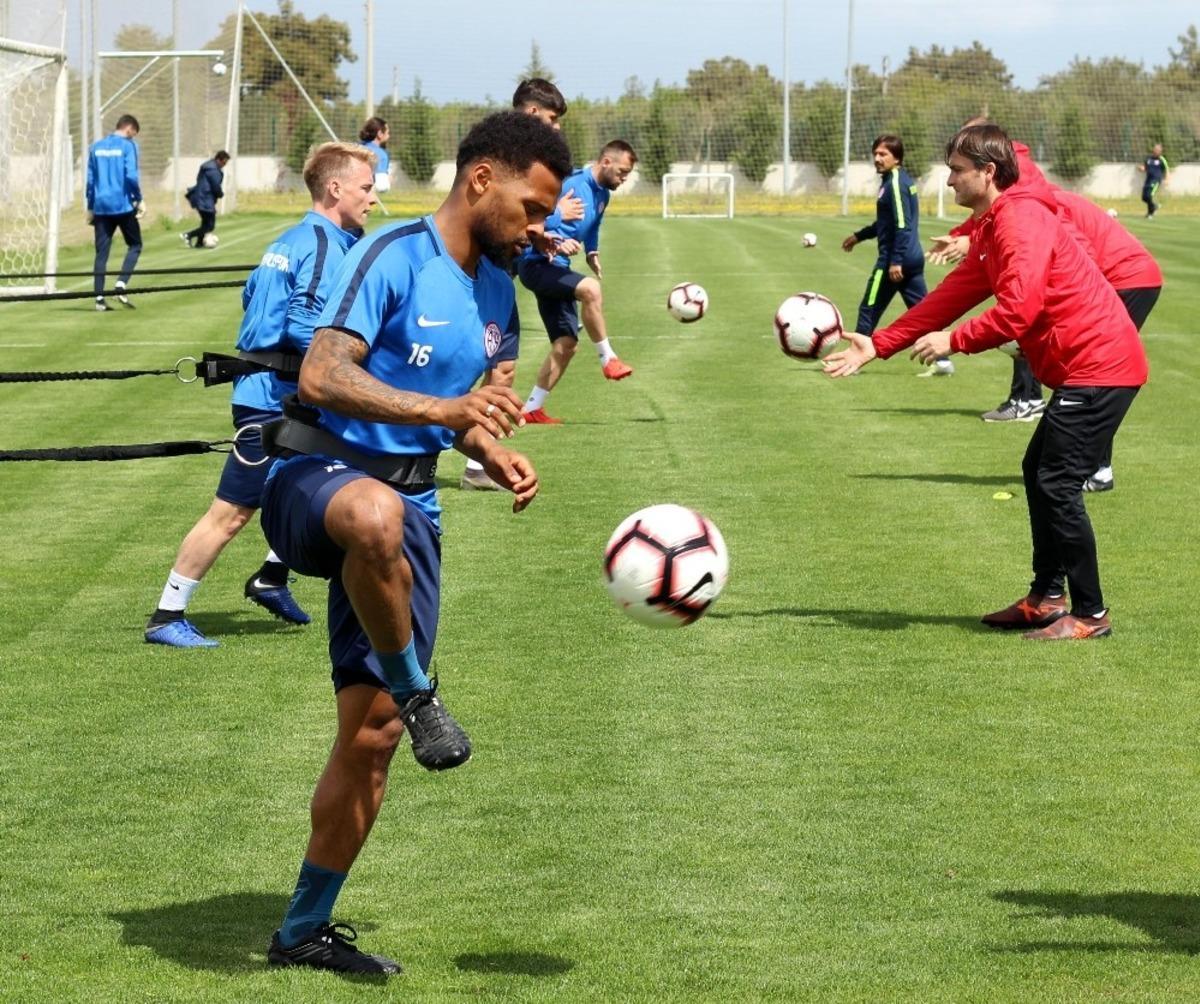 Antalyaspor kuvvet &ccedil;alıştı