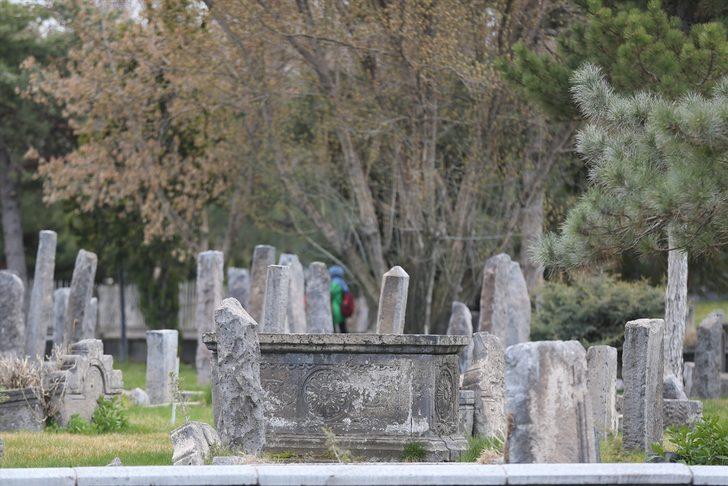 'Milletlerin tapu senedi' mezar taşları G1