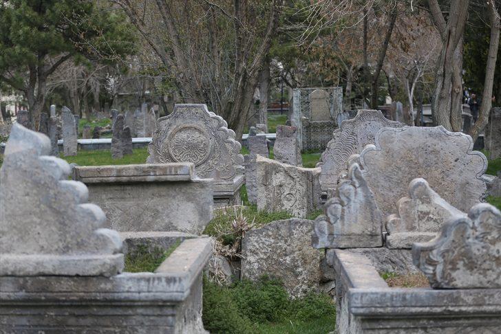 'Milletlerin tapu senedi' mezar taşları G2