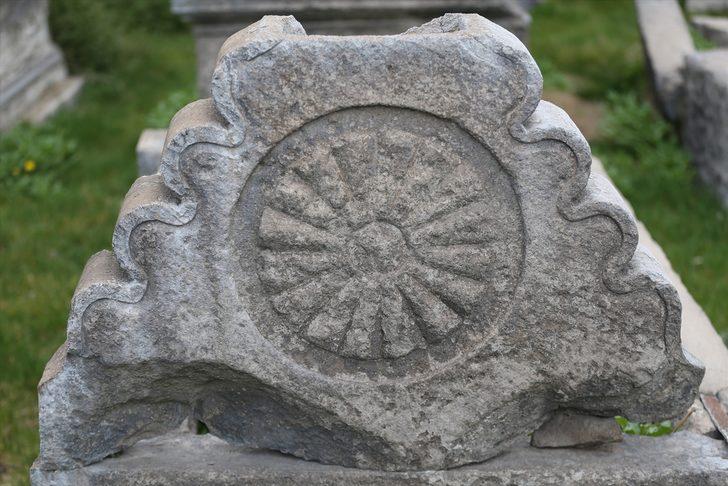 'Milletlerin tapu senedi' mezar taşları G3