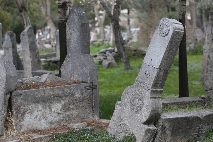 'Milletlerin tapu senedi' mezar taşları G5