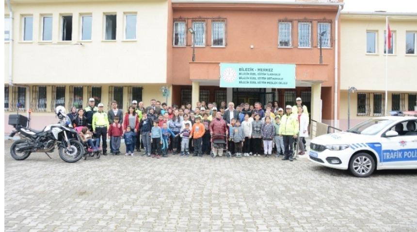 &Ouml;zel &ccedil;ocuklara trafik eğitimi verildi