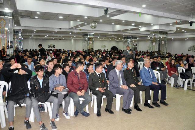 Tuğgeneral Celalettin Bacanlı, öğrencilerle askerlik mesleğini tanıttı