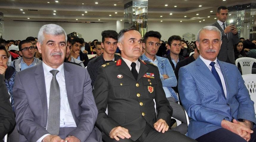 Tuğgeneral Celalettin Bacanlı, &ouml;ğrencilerle askerlik mesleğini tanıttı