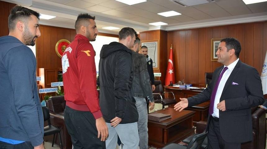 Başkan Ekinci voleybolcuları kabul etti