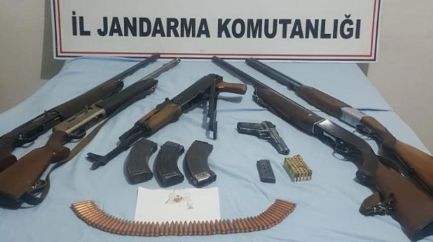 Jandarmadan silah ka&ccedil;ak&ccedil;ılarına operasyon