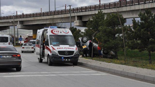 Afyonkarahisar’da kontrolden çıkan araç takla attı; 3’ü çocuk 6 yaralı