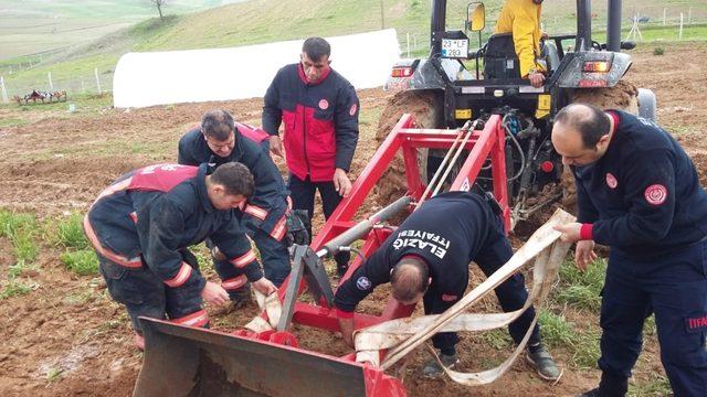 Kuyuya düşen, inek uzun uğraşlar sonucu kurtarıldı